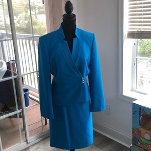 Tahari 2 piece suit Blue